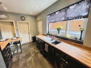 Kitchen- click for photo gallery
